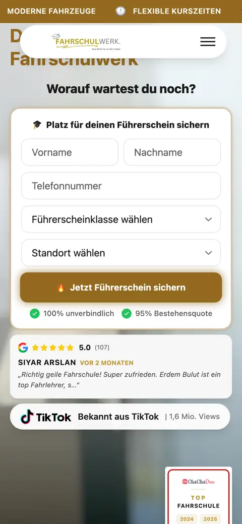 Startseite von fahrschulwerk.de auf dem Handy: Anmeldeformular im ersten Bildschirm, darunter Google-Bewertungen